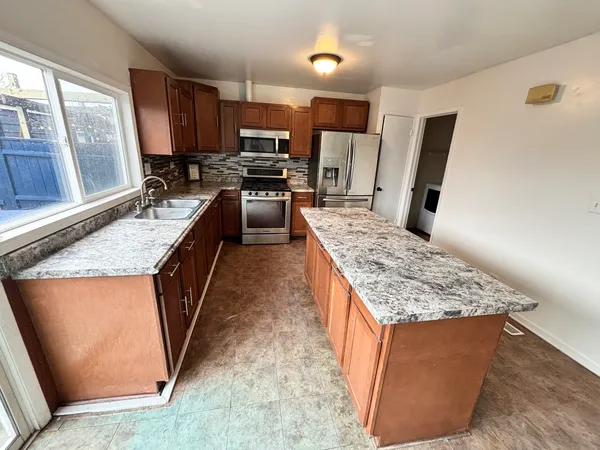 $299,999 | 1373 Greenbrook Court, Hanover Park, IL 60133