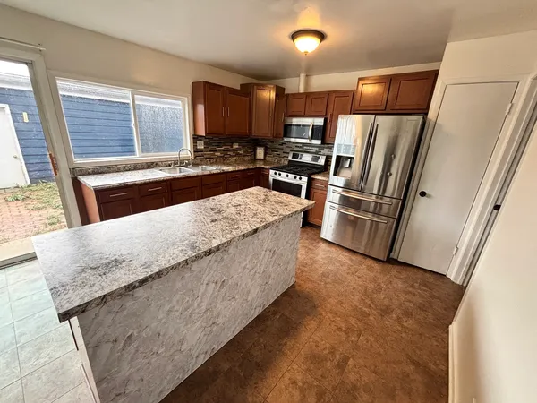 $299,999 | 1373 Greenbrook Court, Hanover Park, IL 60133