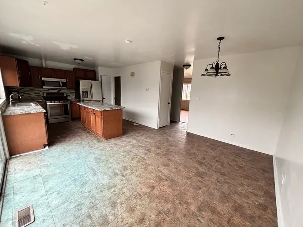 $299,999 | 1373 Greenbrook Court, Hanover Park, IL 60133