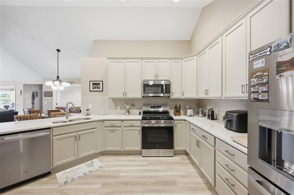 1264 Sandy Rdg Drive Sarver, PA 16055 - Photo 6 of 44 Fully equipped kitchen with stainless-steel appliances