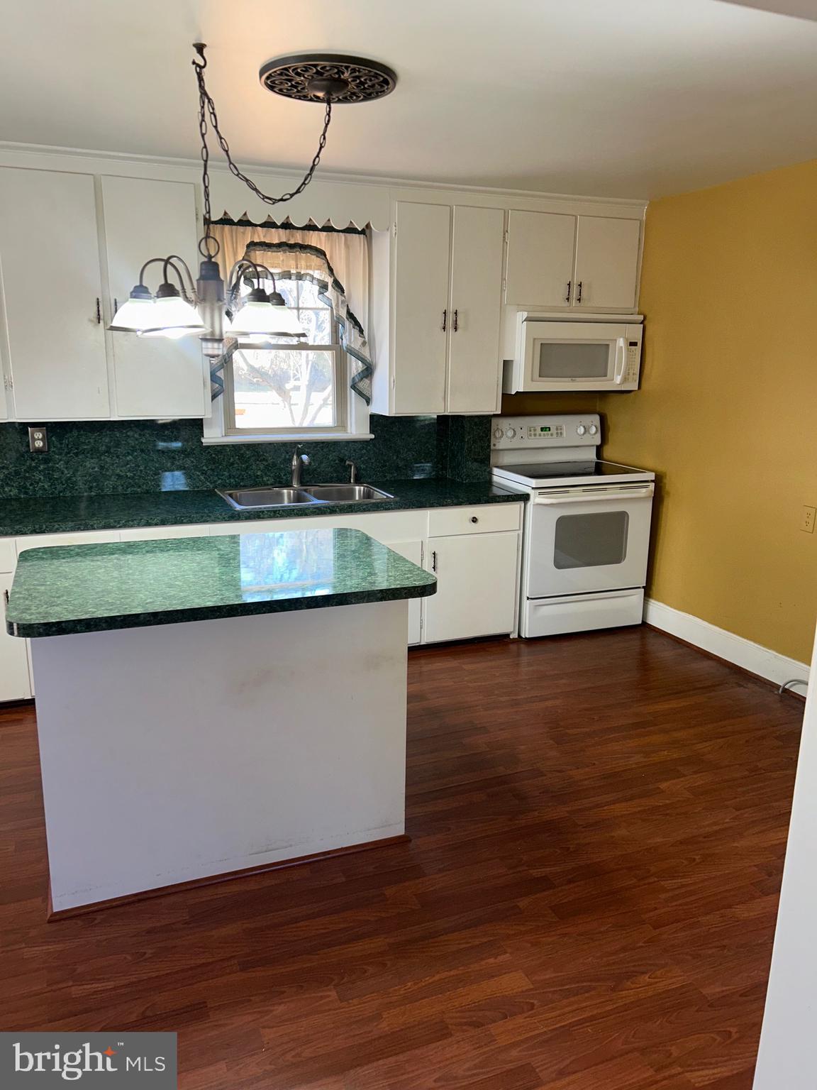 5185 Fairfield Road Fairfield, PA 17320 - Photo 5 of 44 Spacious kitchen