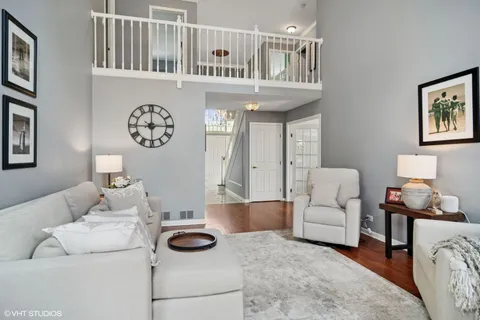 $1,050,000 | 611 London Court, Buffalo Grove, IL 60089