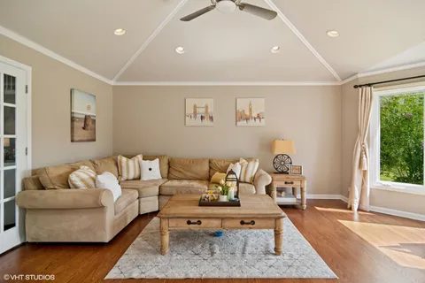 $1,050,000 | 611 London Court, Buffalo Grove, IL 60089