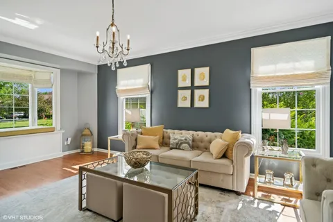 $1,050,000 | 611 London Court, Buffalo Grove, IL 60089