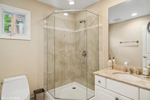 $1,050,000 | 611 London Court, Buffalo Grove, IL 60089
