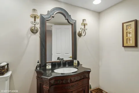 $1,050,000 | 611 London Court, Buffalo Grove, IL 60089