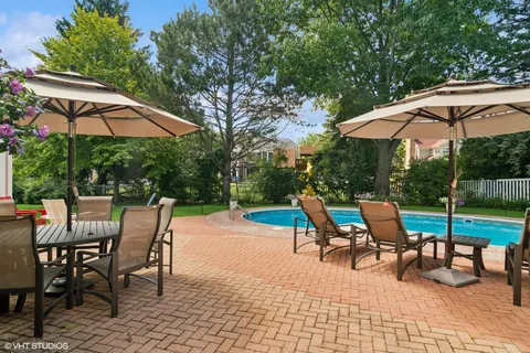 $1,050,000 | 611 London Court, Buffalo Grove, IL 60089