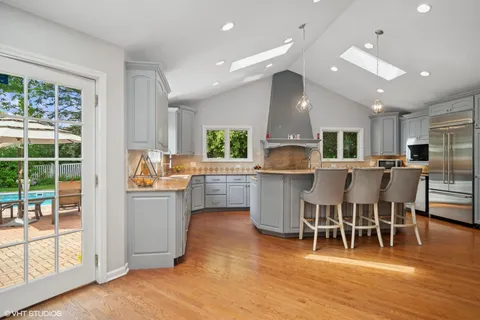 $1,050,000 | 611 London Court, Buffalo Grove, IL 60089