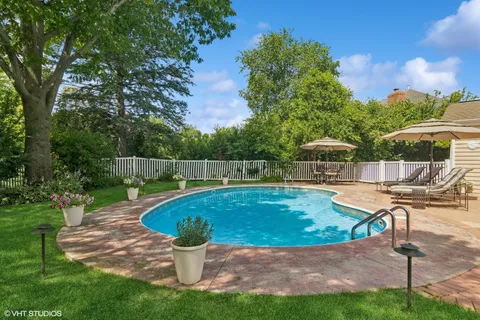 $1,050,000 | 611 London Court, Buffalo Grove, IL 60089