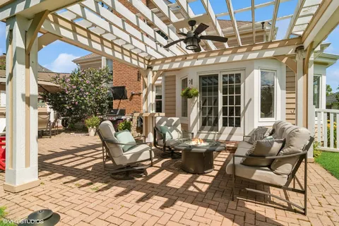 $1,050,000 | 611 London Court, Buffalo Grove, IL 60089