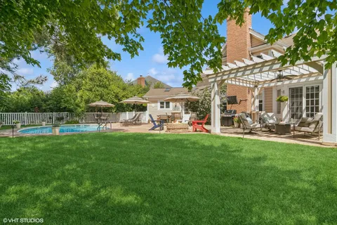 $1,050,000 | 611 London Court, Buffalo Grove, IL 60089