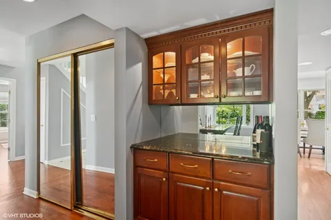 $1,050,000 | 611 London Court, Buffalo Grove, IL 60089