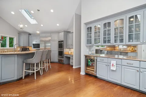 $1,050,000 | 611 London Court, Buffalo Grove, IL 60089