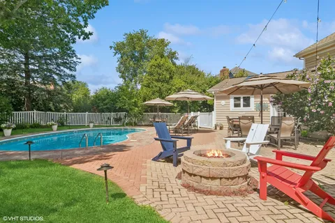 $1,050,000 | 611 London Court, Buffalo Grove, IL 60089