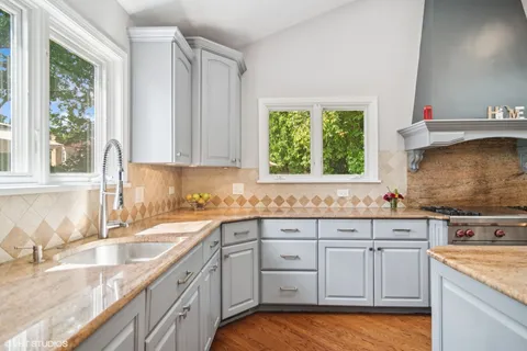 $1,050,000 | 611 London Court, Buffalo Grove, IL 60089