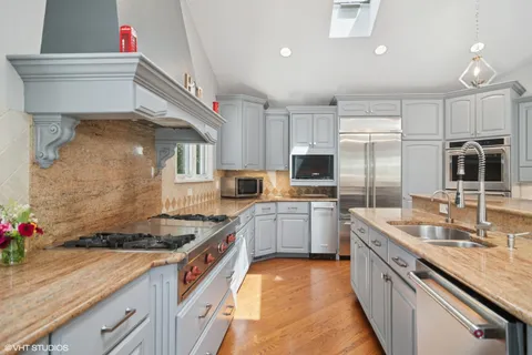 $1,050,000 | 611 London Court, Buffalo Grove, IL 60089
