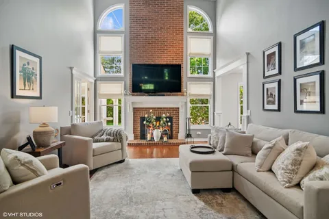 $1,050,000 | 611 London Court, Buffalo Grove, IL 60089