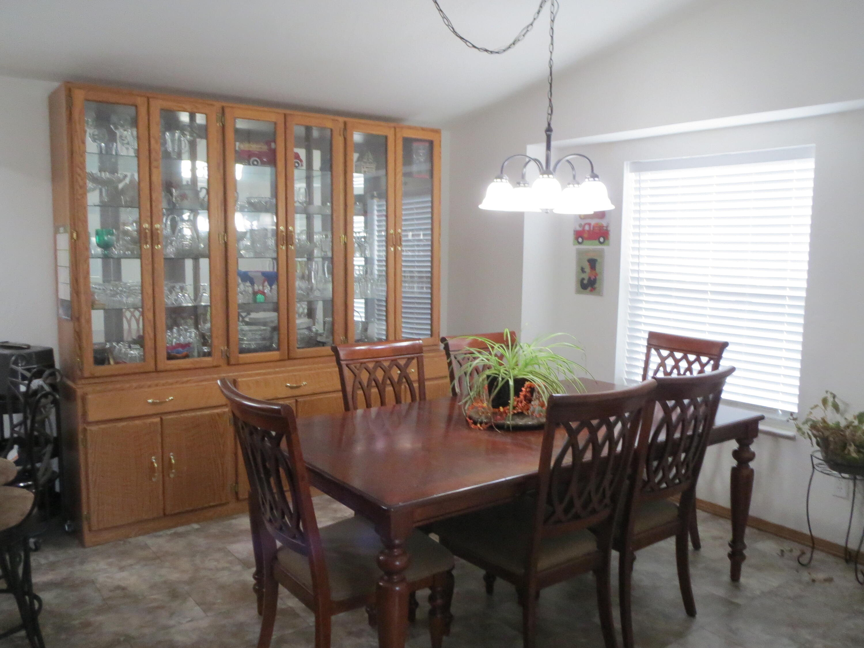 555 Freeman Road, Unit 209 Central Point, OR 97502 - Photo 5 of 11 IMG_1047