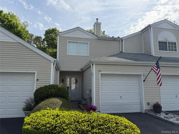 $479,999 | 251 Barn Swallow Court, Manorville, NY 11949