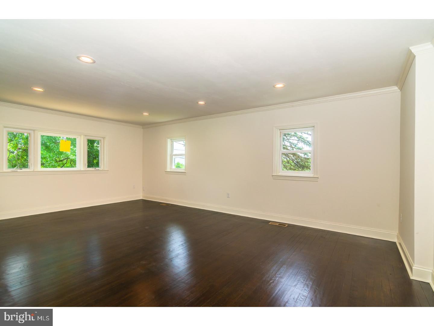 140 Maugers Mill Road Pottstown, PA 19464 - Photo 7 of 25 Living Room
