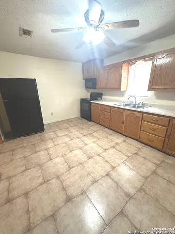 $1,500 | 508 North Washington Drive, Devine, TX 78016