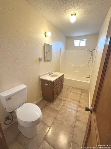 $1,500 | 508 North Washington Drive, Devine, TX 78016