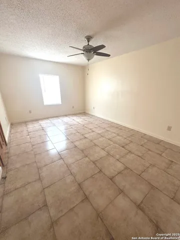 $1,500 | 508 North Washington Drive, Devine, TX 78016