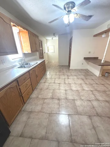 $1,500 | 508 North Washington Drive, Devine, TX 78016