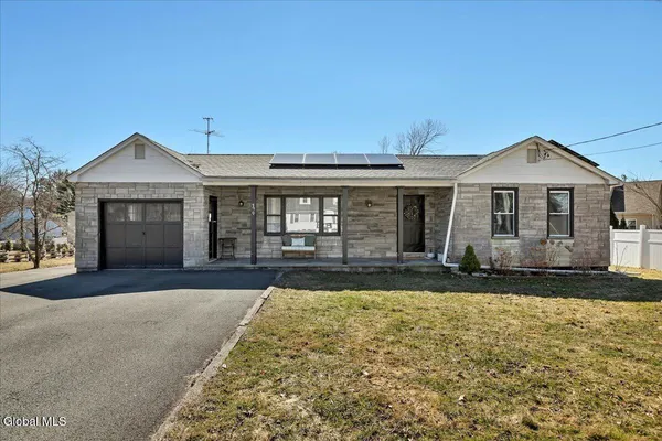 $279,900 | 124 Beacon Road, Bethlehem, NY 12077