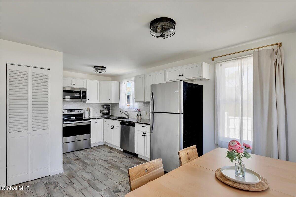 124 Beacon Road Bethlehem, NY 12077 - Photo 6 of 29 14-IMG_5812