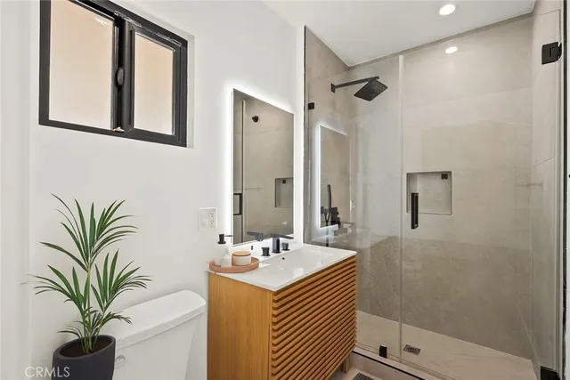 $2,000 | 5734 Stansbury Avenue, Van Nuys, CA 91401