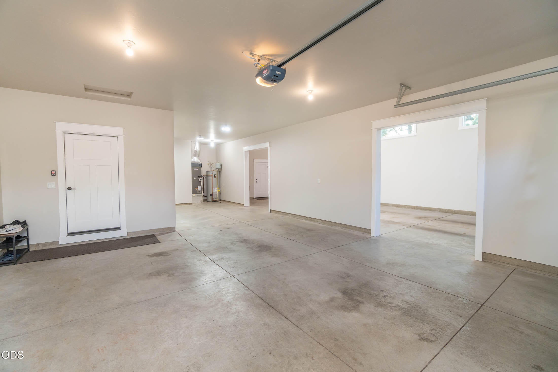 1385 Spring Ridge Court Redmond, OR 97756 - Photo 6 of 42 Gallery Image 6