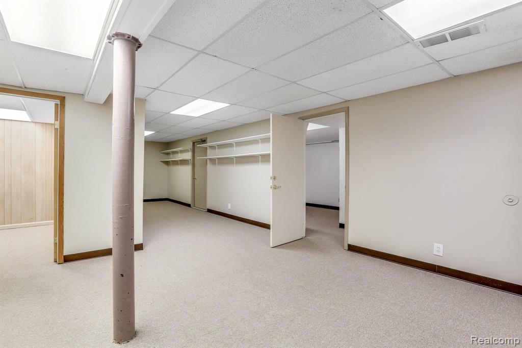 25304 Farmington Road Farmington Hills, MI 48336 - Photo 44 of 62
