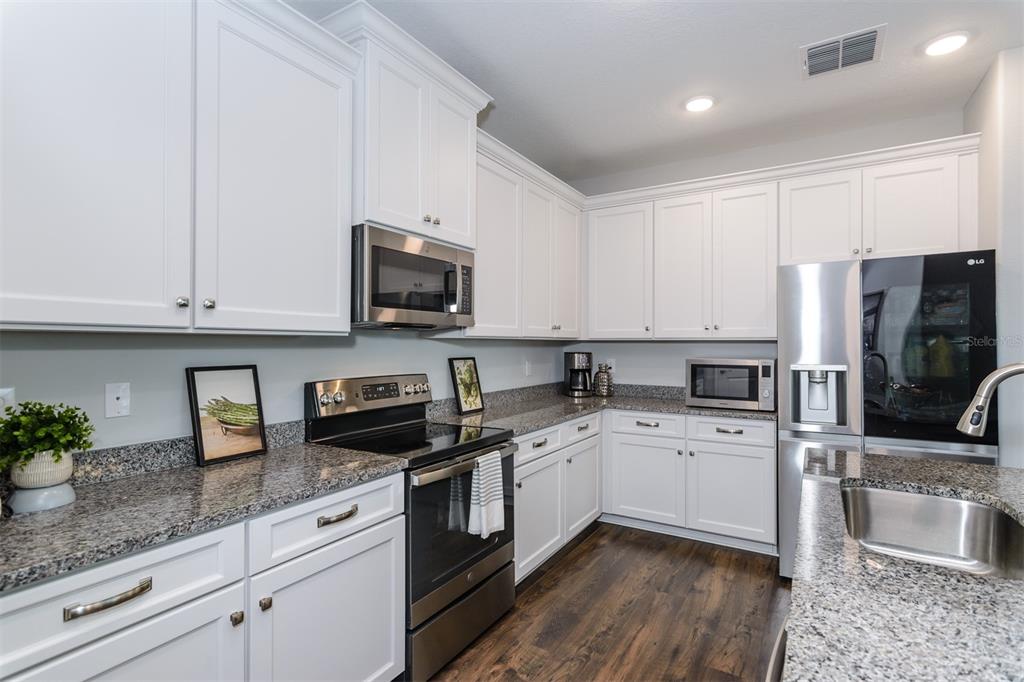 11347 Weaver Hollow Road New Port Richey, FL 34654 - Photo 16 of 49