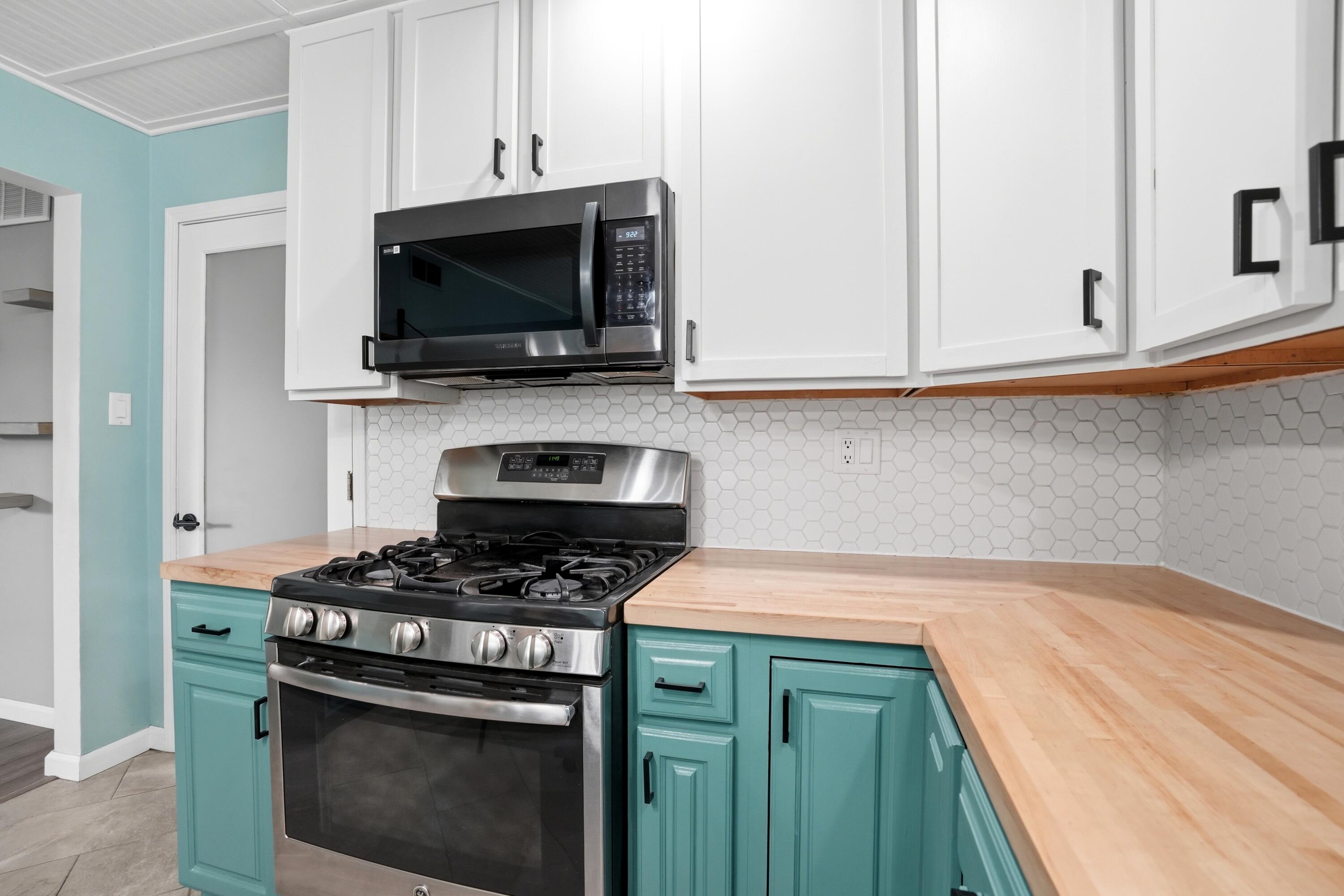 5237 Stone Avenue Portage, IN 46368 - Photo 9 of 42 3000x2001