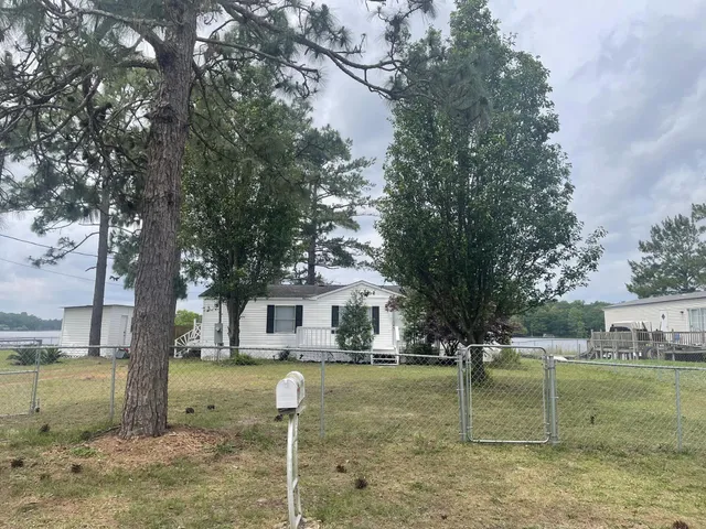 $1,400 | 732 Paradise Island Drive, DeFuniak Springs, FL 32433