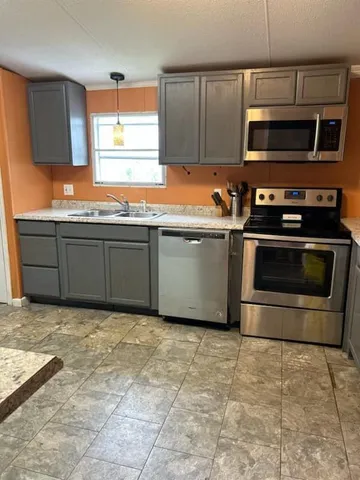 $1,400 | 732 Paradise Island Drive, DeFuniak Springs, FL 32433