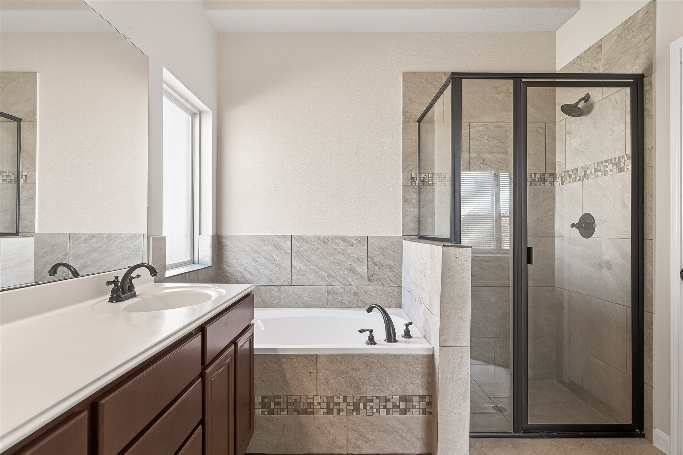 5819 Watford Bend Rosenberg, TX 77471 - Photo 23 of 47 primary bathroom