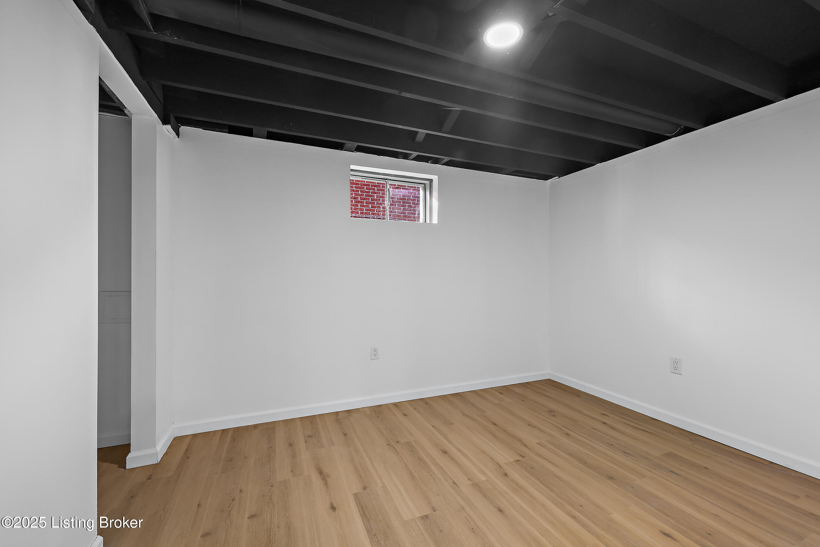 1046 Clayborne Road Louisville, KY 40214 - Photo 28 of 39 H40A5316