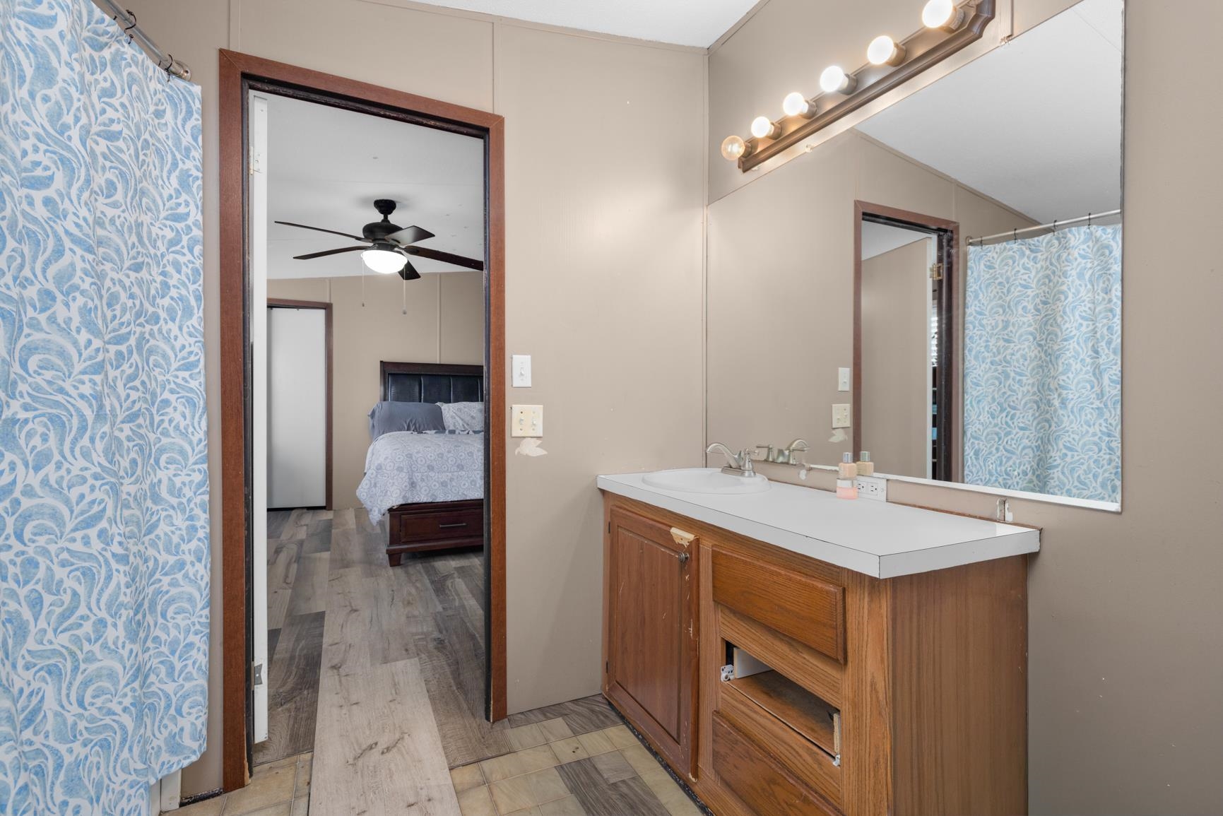 7225 Bridgewater Church Road Cordova, TN 38018 - Photo 14 of 20 Ensuite bathroom featuring a shower with shower curtain, vanity, and a ceiling fan