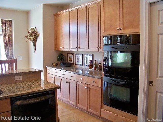 3879 Fenton Road Hartland, MI 48353 - Photo 14 of 25 Kitchen