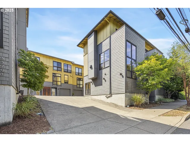 $565,000 | 5115 South Corbett Avenue, Unit H, Portland, OR 97239