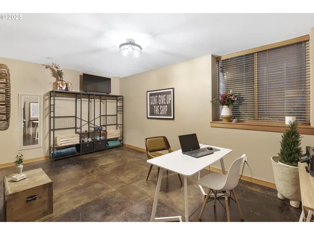 $565,000 | 5115 South Corbett Avenue, Unit H, Portland, OR 97239