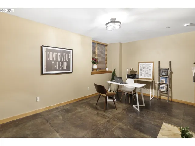 $565,000 | 5115 South Corbett Avenue, Unit H, Portland, OR 97239