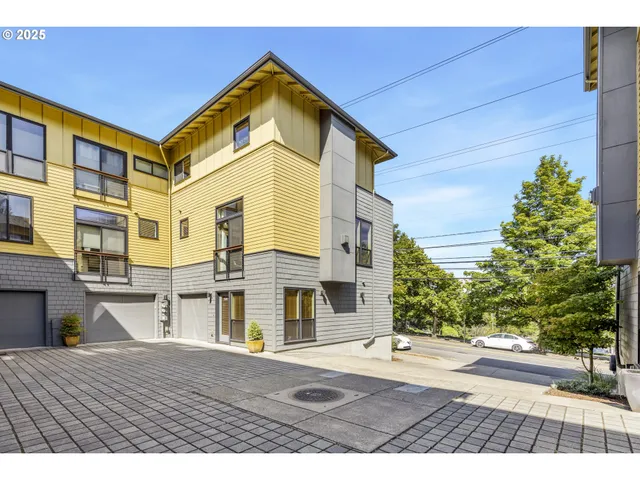 $565,000 | 5115 South Corbett Avenue, Unit H, Portland, OR 97239