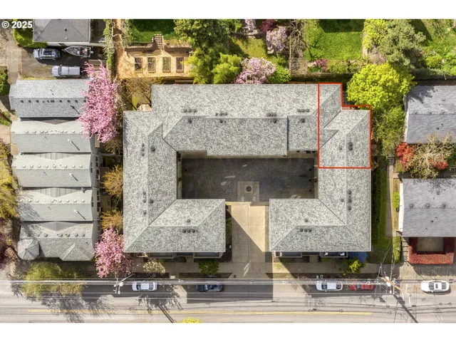 $565,000 | 5115 South Corbett Avenue, Unit H, Portland, OR 97239