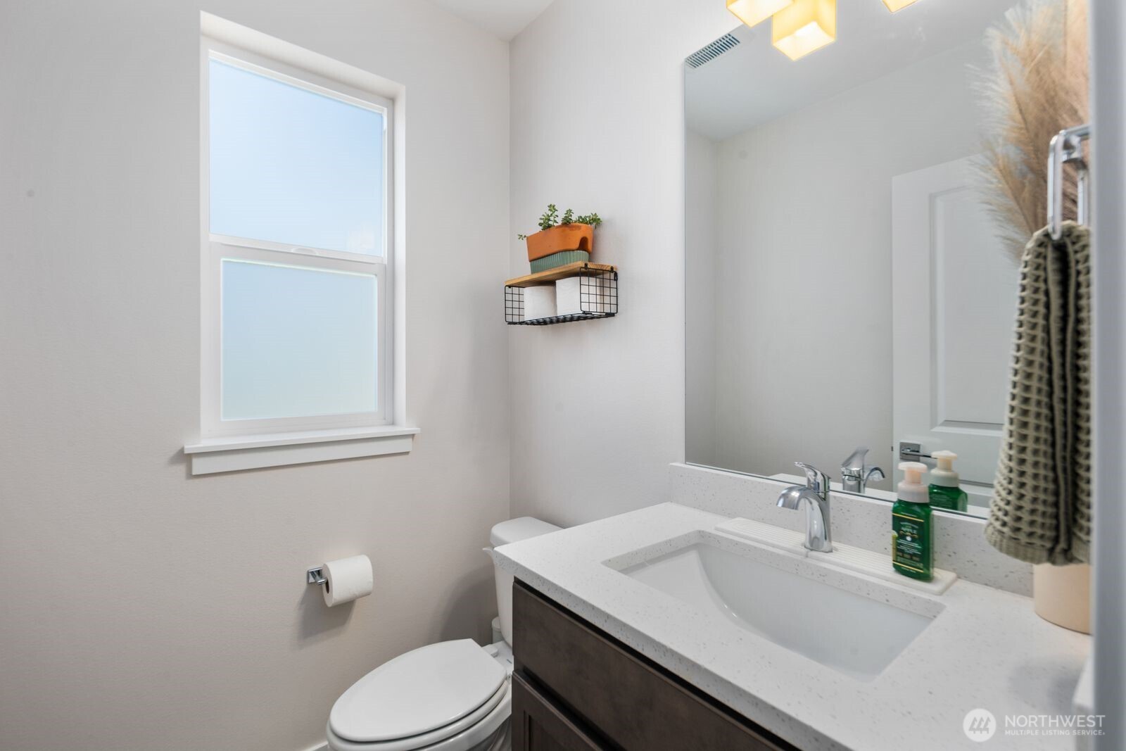 18124 1st Place Southwest Normandy Park, WA 98166 - Photo 19 of 40