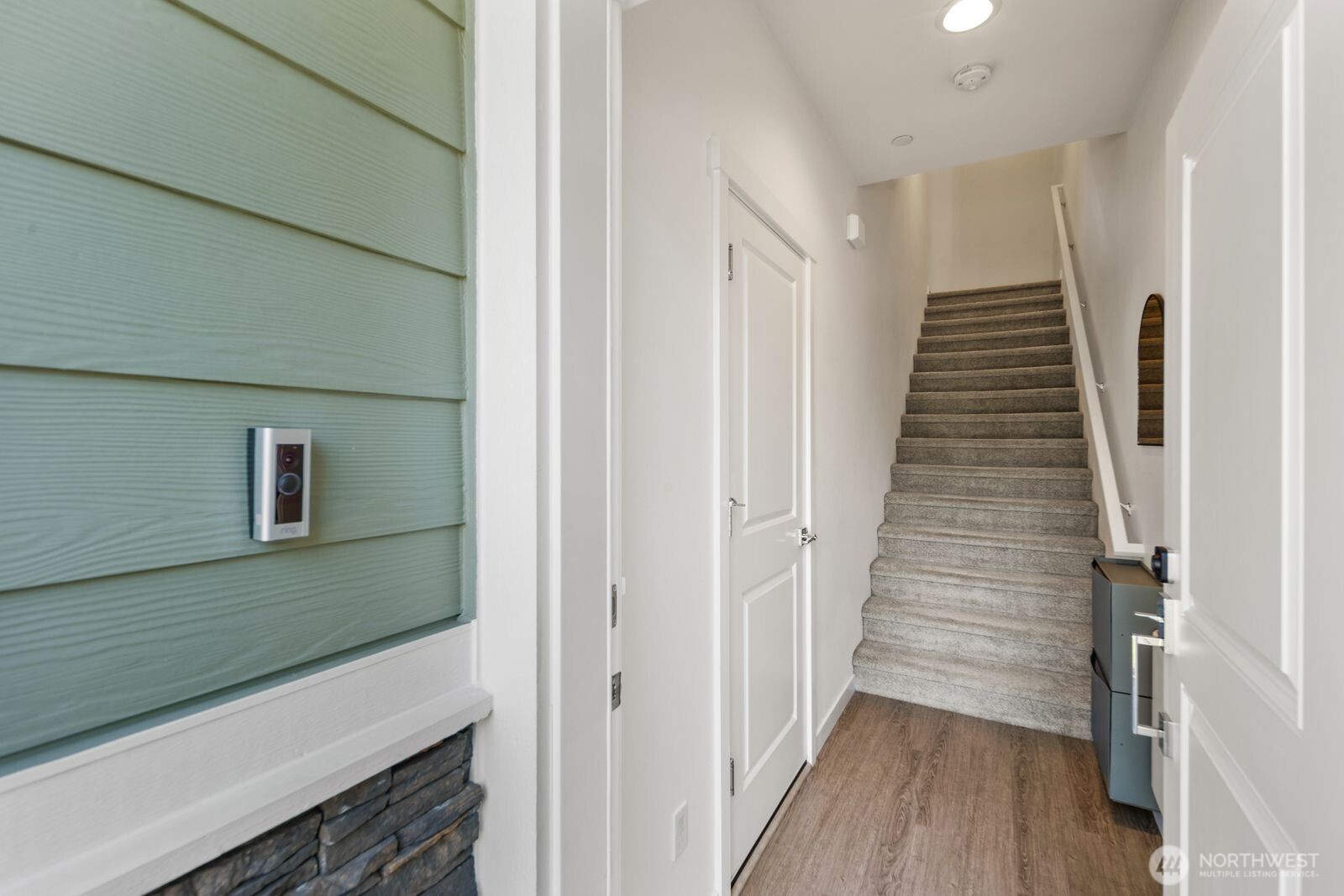 18124 1st Place Southwest Normandy Park, WA 98166 - Photo 3 of 40