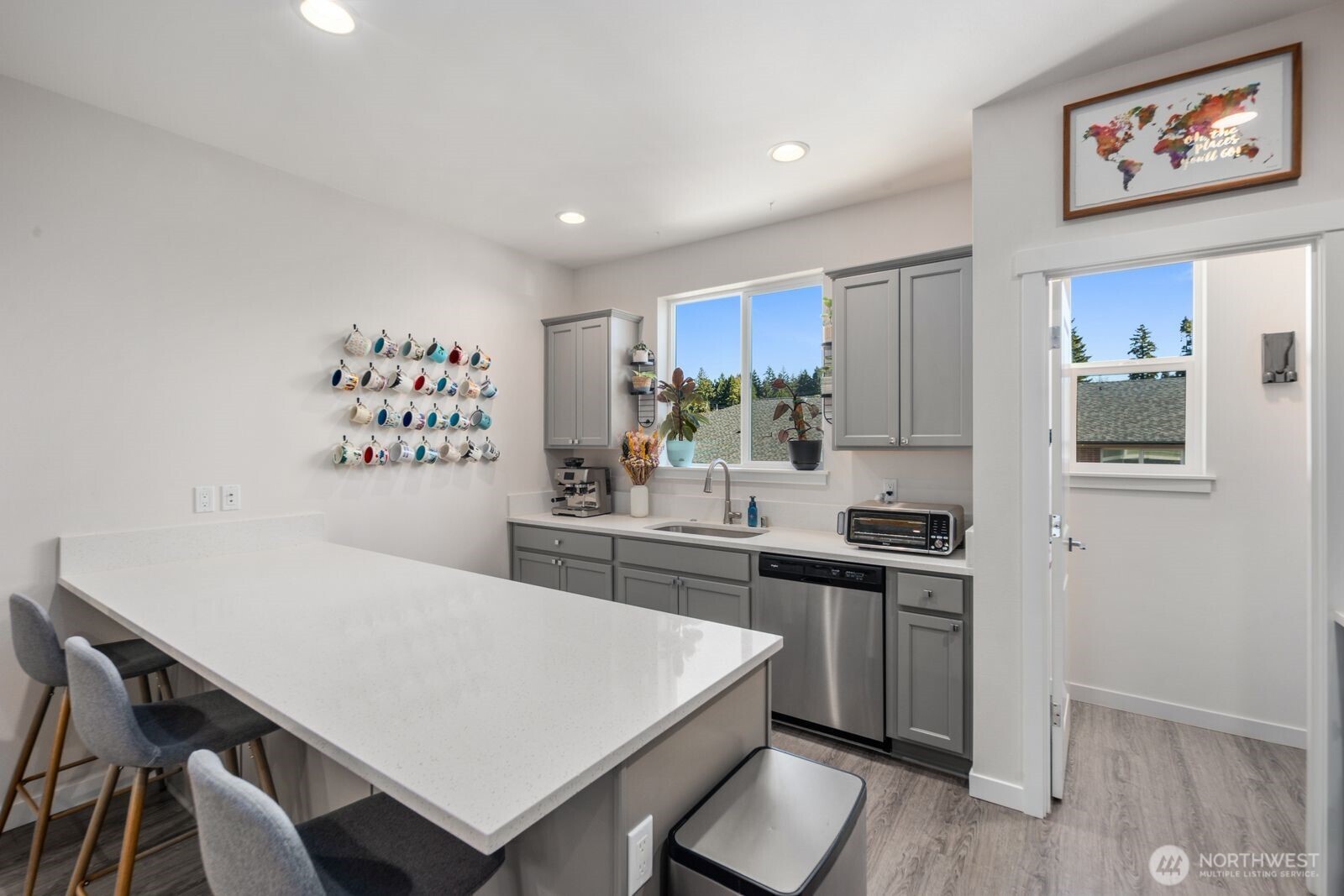 18124 1st Place Southwest Normandy Park, WA 98166 - Photo 5 of 40