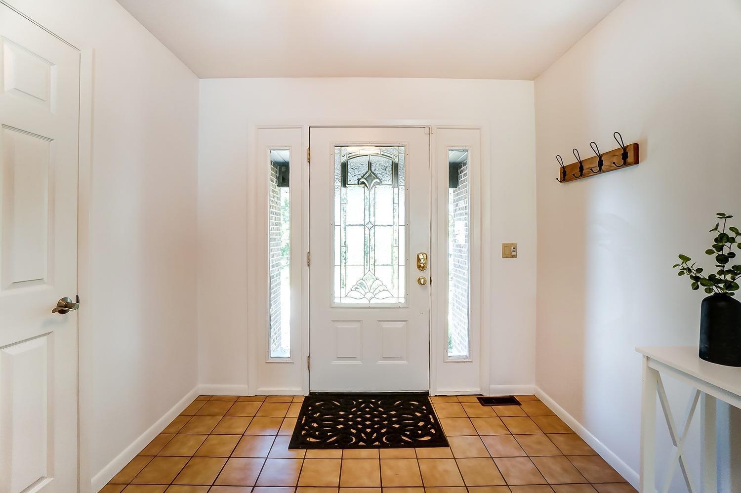 6570 Springdale Road Cincinnati, OH 45247 - Photo 5 of 50